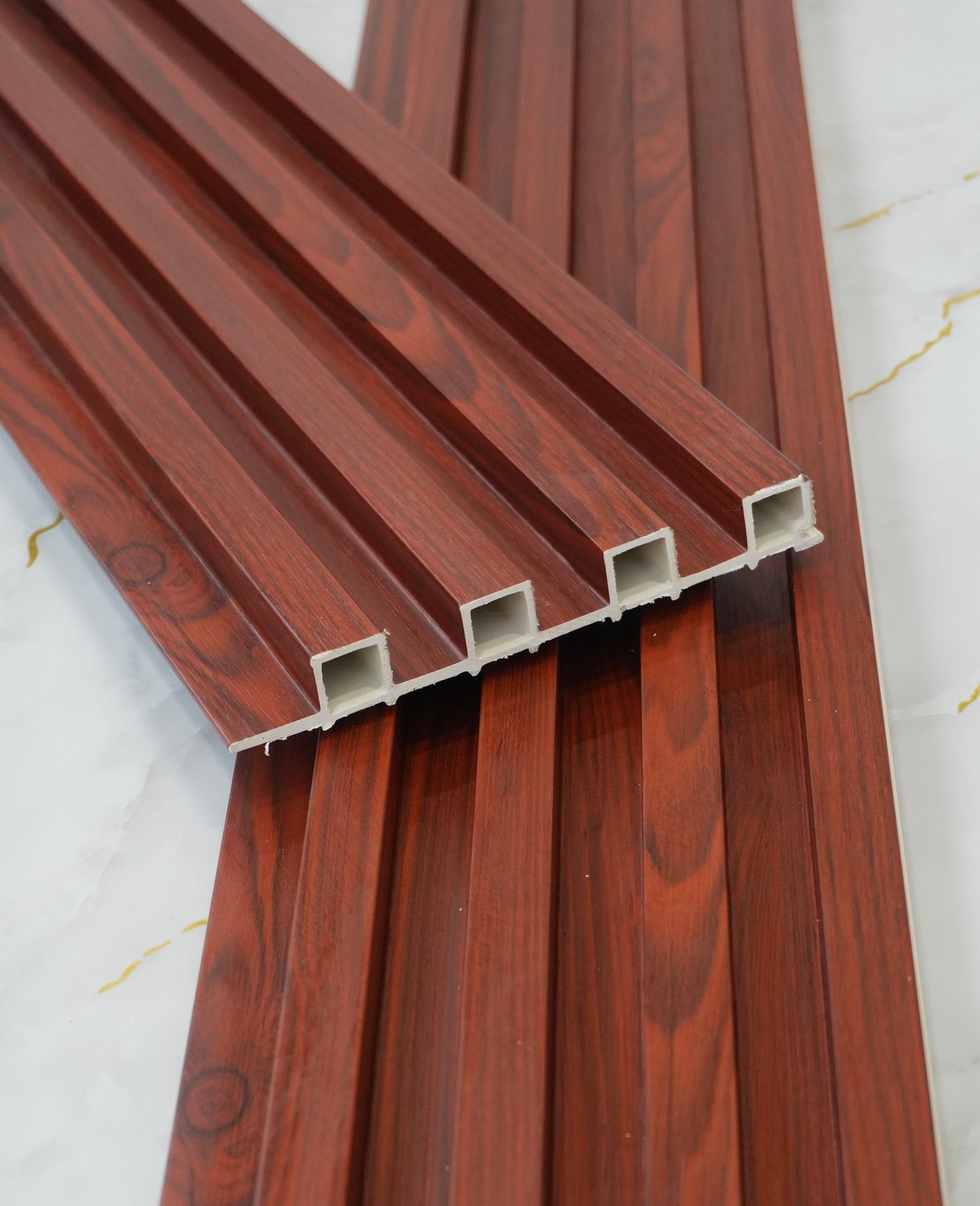Panel WPC 23-2 - textura madera caoba rojiza