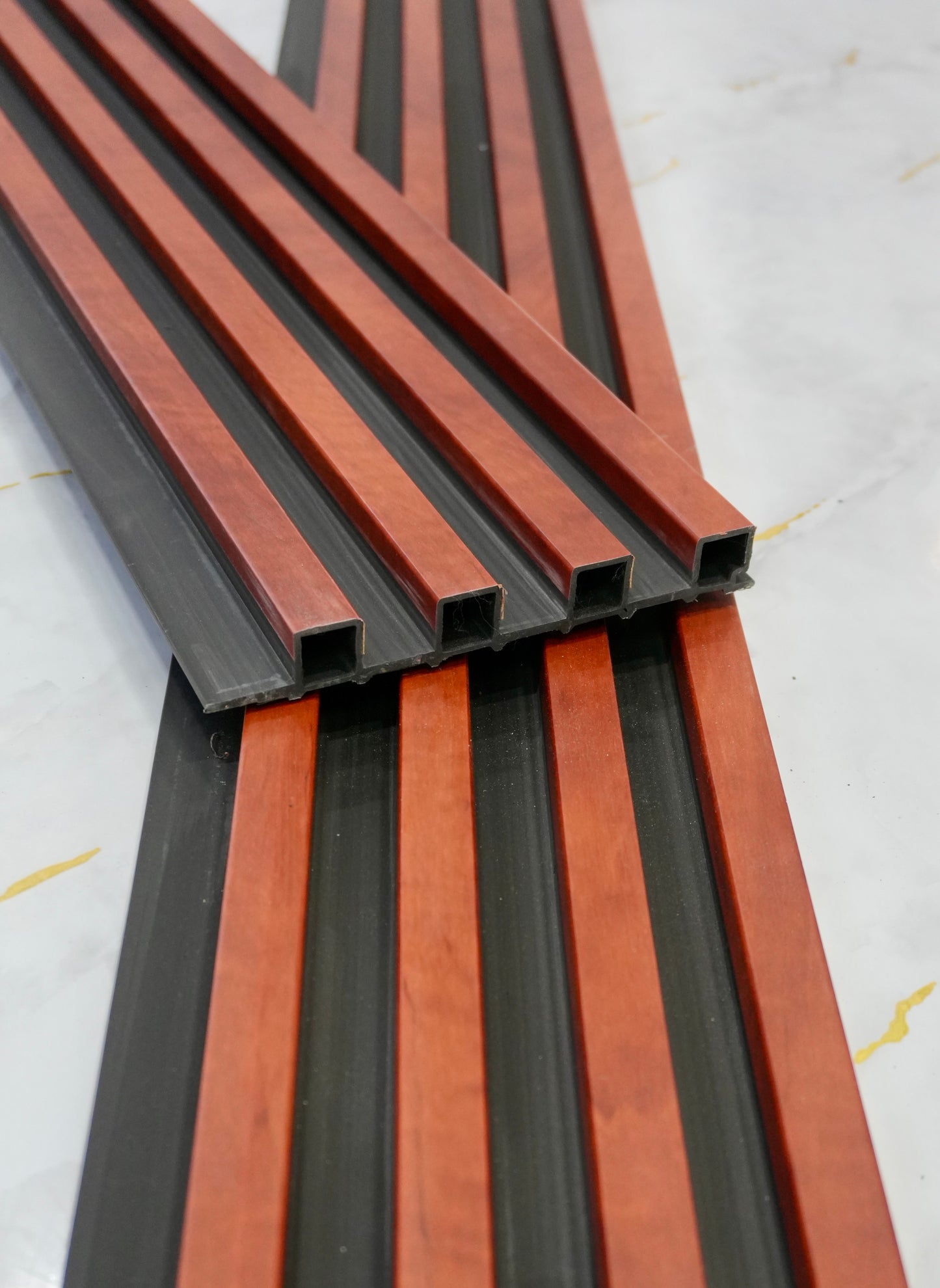 Panel WPC 05-2 - bicolor negro y terracota rojiza